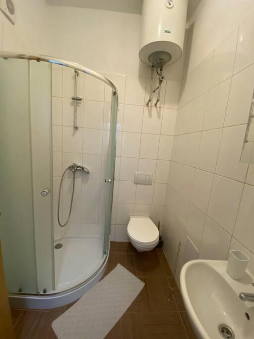Cozy 1 Bedroom In The Center Of Apartment *
